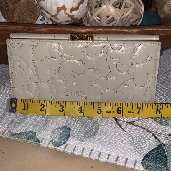 Lovcat Heart Wallet with Heart Clasp - Picture 8 of 9